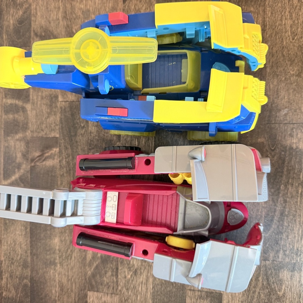Paw Patrol Blue & Yellow and Red & Gray Rescue Vehicles